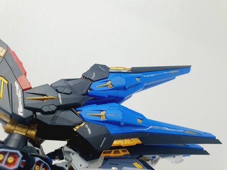 Delpi-Decal MGEX Strike Freedom Gold Holo