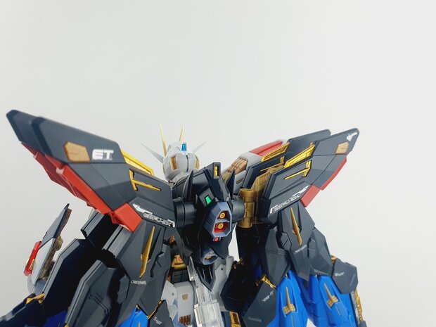 Delpi-Decal MGEX Strike Freedom Silver Holo