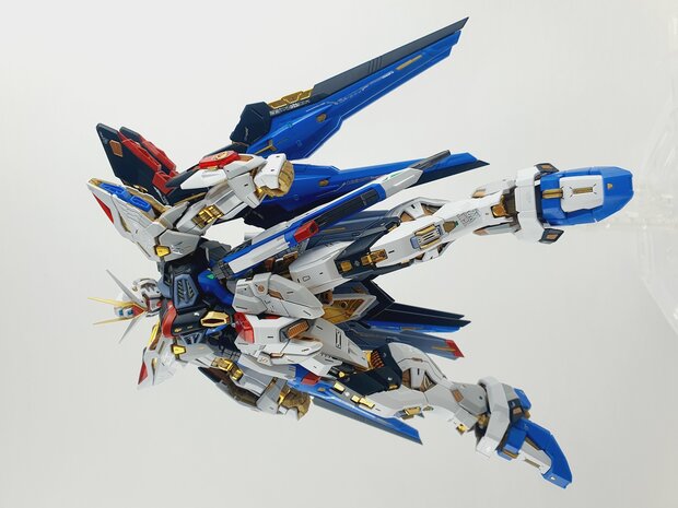 Delpi-Decal MGEX Strike Freedom Silver Holo